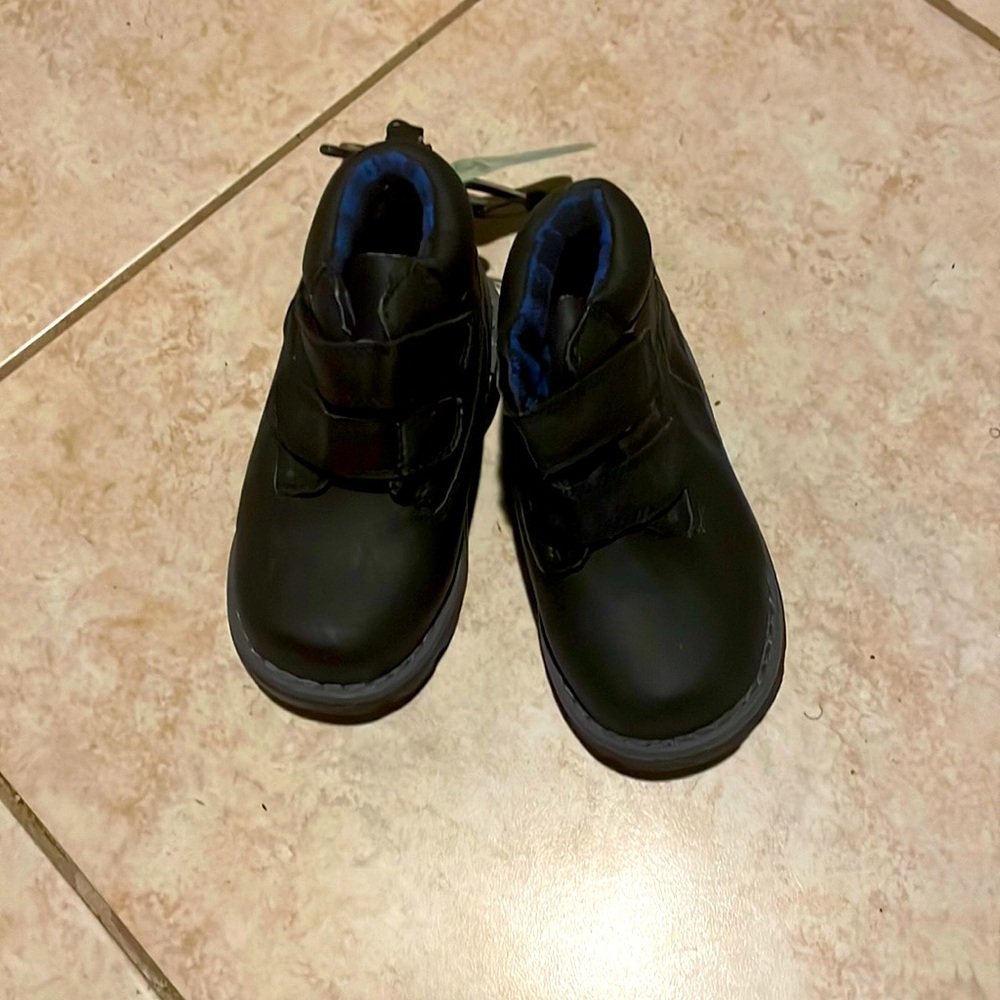 Boys shoes